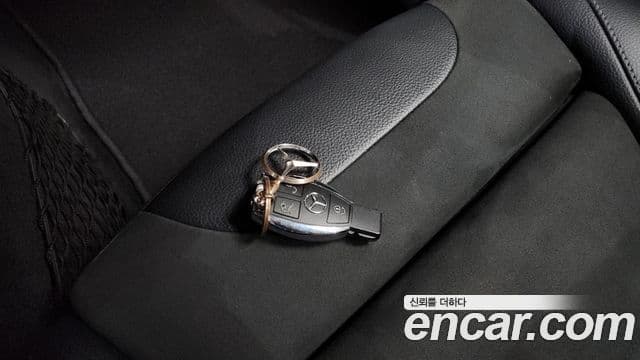 Mercedes-Benz GLC-Class 2019 — Şəkil 12/20
