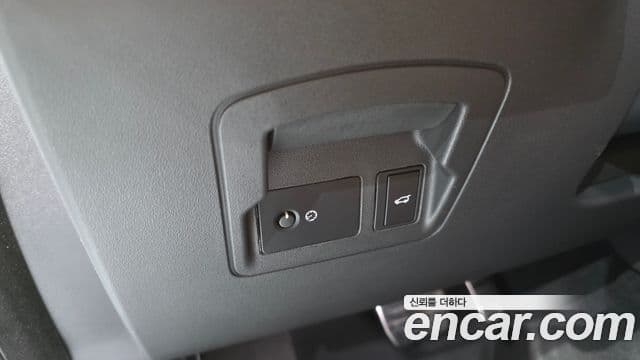 Land Rover Range Rover Velar 2022 — ფოტო 16/20