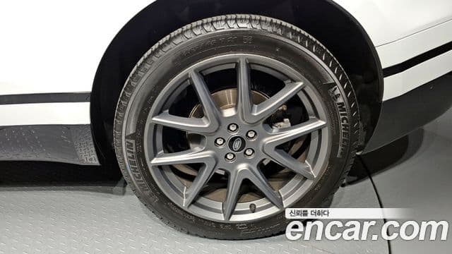 Land Rover Range Rover Velar 2022 — Photo 9/30