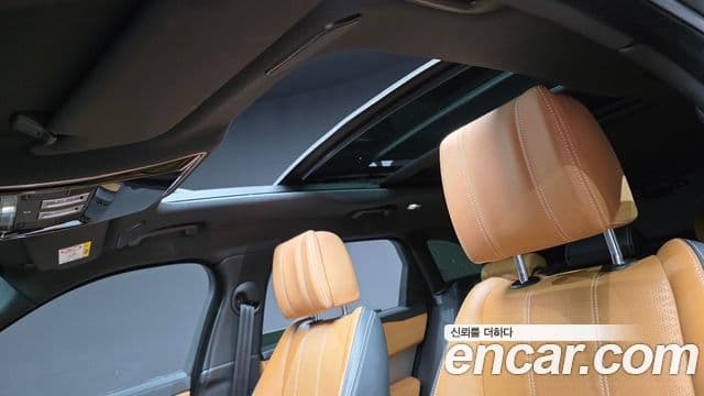 Land Rover Range Rover Velar 2022 — Photo 10/30