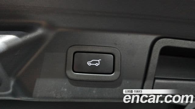Land Rover Range Rover Velar 2022 — Photo 18/30