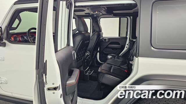 Jeep Wrangler 2021 — Фото 18/20