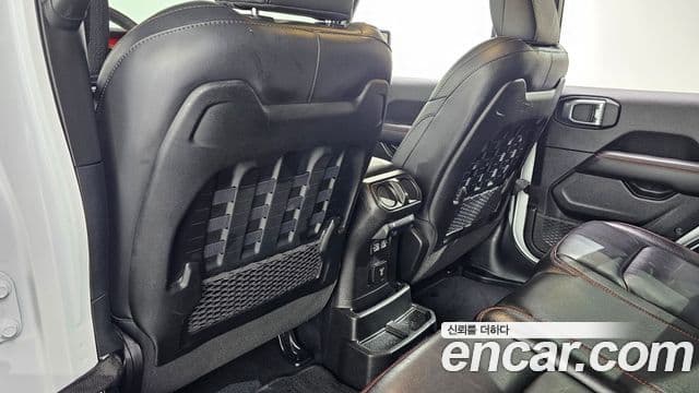 Jeep Wrangler 2021 — Фото 19/20