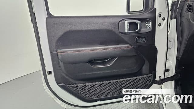 Jeep Wrangler 2021 — Şəkil 8/30