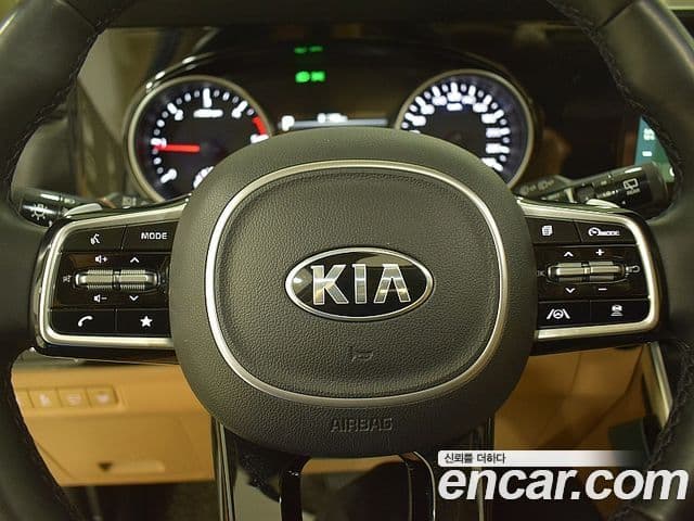 Kia Carnival 2021 — Şəkil 18/20