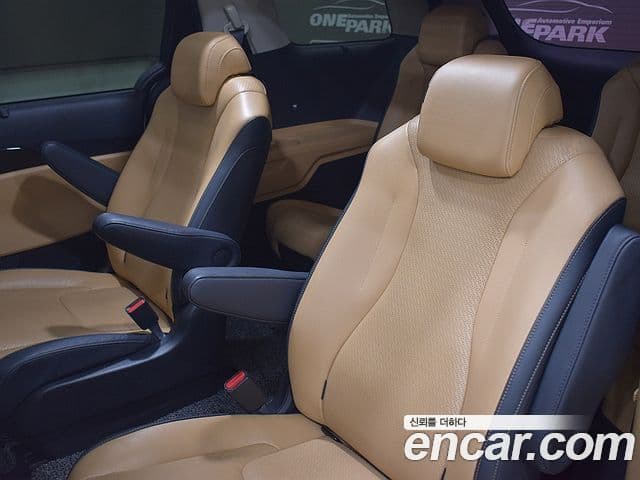 Kia Carnival 2021 — Şəkil 19/20