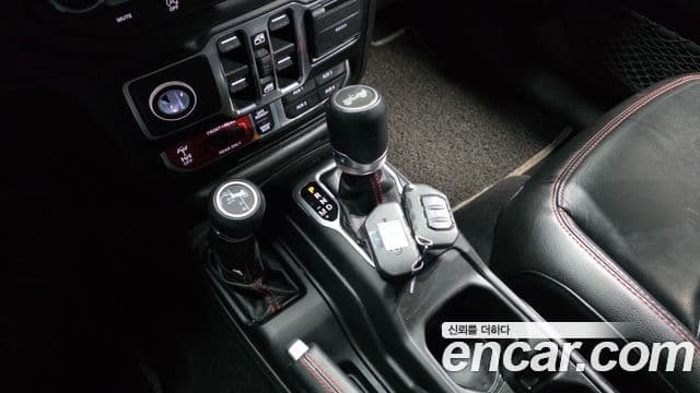 Jeep Wrangler 2021 — Şəkil 9/20