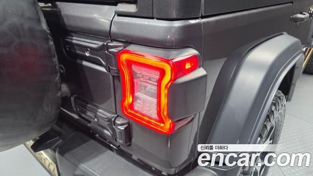 Jeep Wrangler 2021 — Photo 2/30