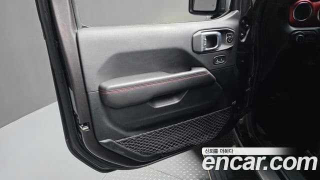 Jeep Wrangler 2021 — Photo 27/30
