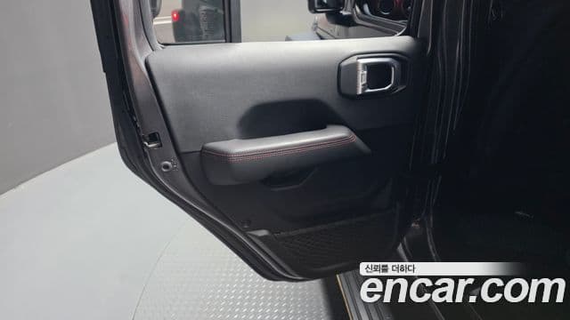Jeep Wrangler 2021 — Photo 13/30