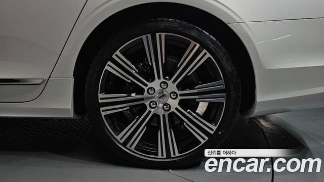 Volvo S90 2024 — Photo 27/38