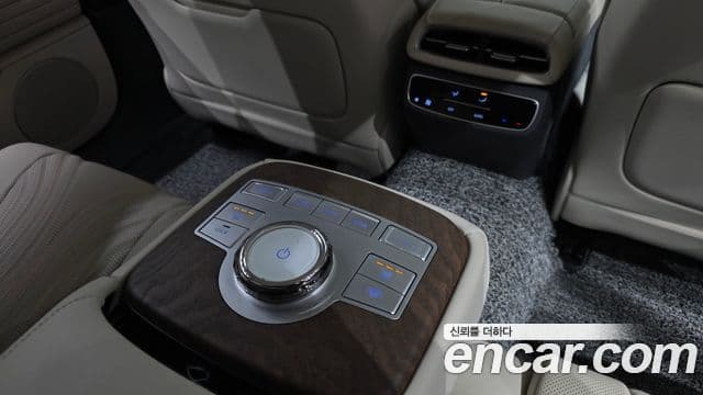 Genesis Electrified G80 2023 — ფოტო 19/20