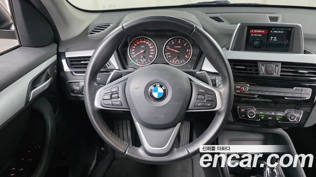 BMW X1 2018 — Şəkil 13/20