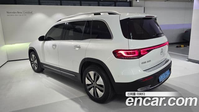 Mercedes-Benz EQB 2023 — ფოტო 6/20