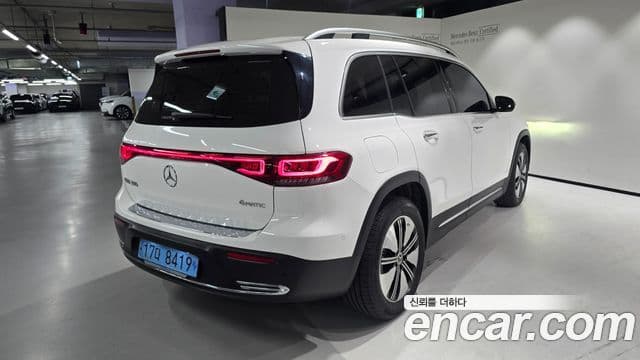 Mercedes-Benz EQB 2023 — ფოტო 8/20