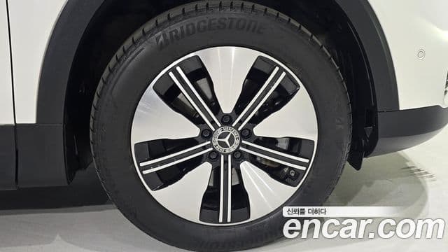 Mercedes-Benz EQB 2023 — ფოტო 16/20