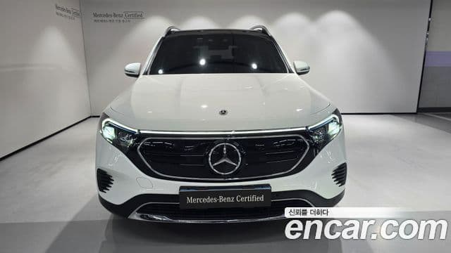 Mercedes-Benz EQB 2023 — ფოტო 17/20