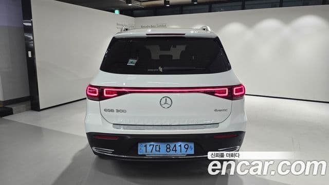 Mercedes-Benz EQB 2023 — ფოტო 14/20