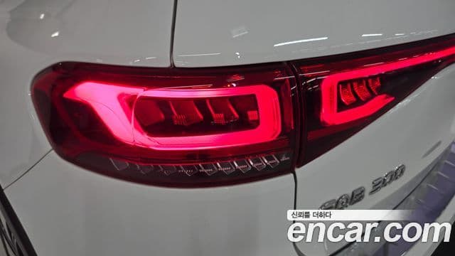 Mercedes-Benz EQB 2023 — ფოტო 13/20