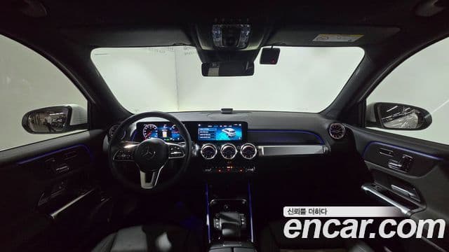 Mercedes-Benz EQB 2023 — ფოტო 15/20