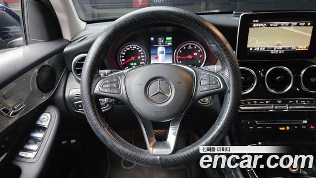 Mercedes-Benz GLC-Class 2018 — ფოტო 13/20