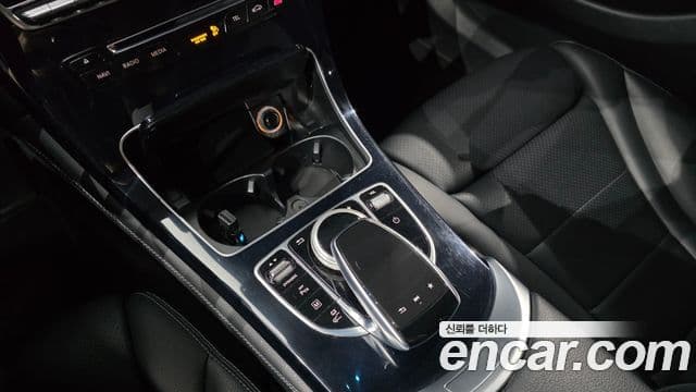 Mercedes-Benz GLC-Class 2018 — ფოტო 16/20