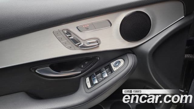 Mercedes-Benz GLC-Class 2018 — ფოტო 19/20