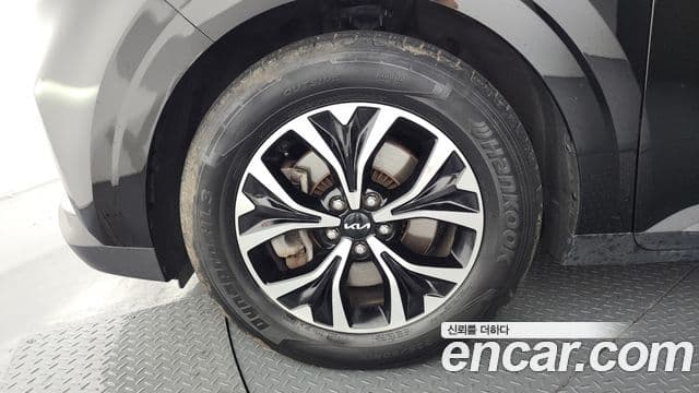 Kia Carnival 2022 — ფოტო 5/20