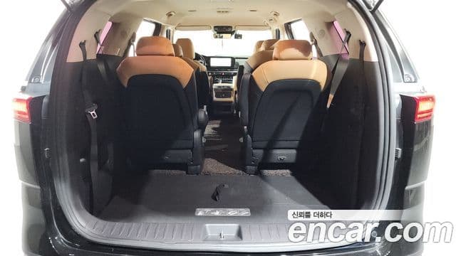 Kia Carnival 2022 — ფოტო 18/20