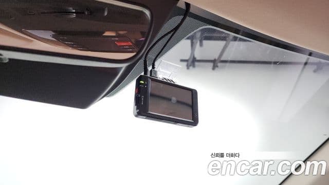 Kia Carnival 2022 — ფოტო 19/20