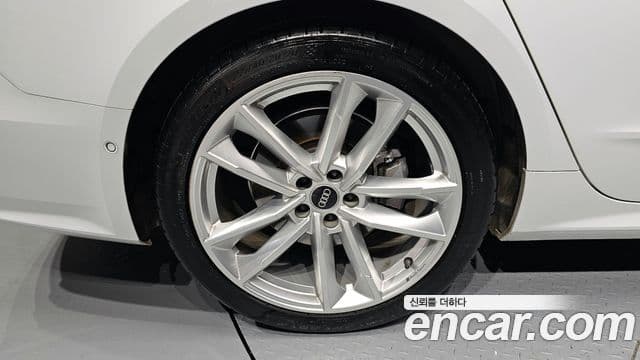 Audi A7 2022 — ფოტო 5/20
