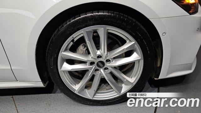 Audi A7 2022 — ფოტო 13/30