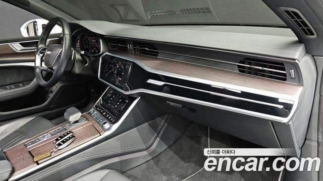 Audi A7 2022 — ფოტო 27/30