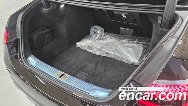 Mercedes-Benz S-Class 2022 — Photo 14/20