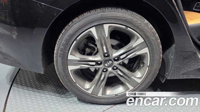 Kia K5 2020 — ფოტო 5/20