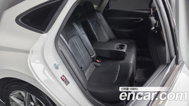 Hyundai Sonata Hybrid 2019 — ფოტო 8/33