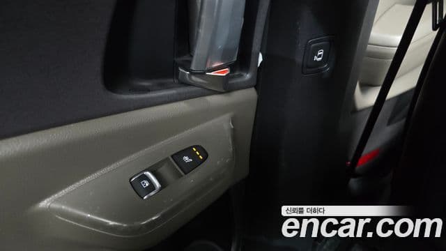Kia Carnival 2024 — ფოტო 19/20