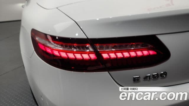 Mercedes-Benz E-Class 2022 — Photo 8/34