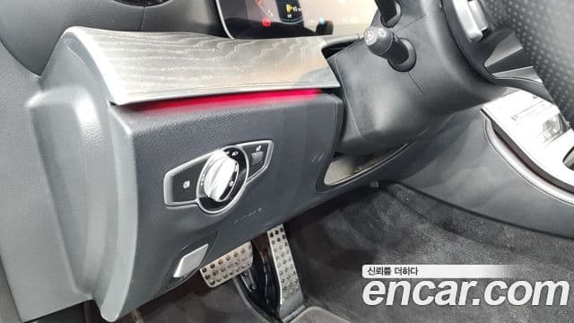 Mercedes-Benz E-Class 2022 — Photo 7/34