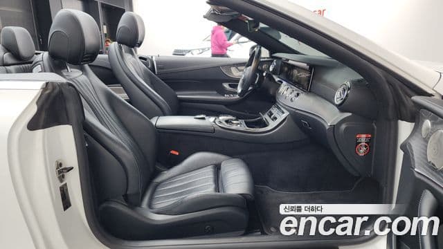 Mercedes-Benz E-Class 2022 — Photo 27/34