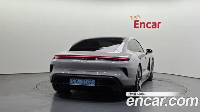 Porsche Taycan 2024 — Şəkil 10/20