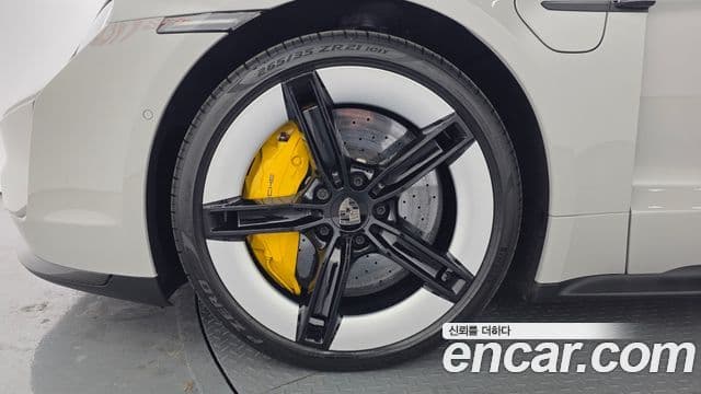 Porsche Taycan 2024 — Şəkil 18/20