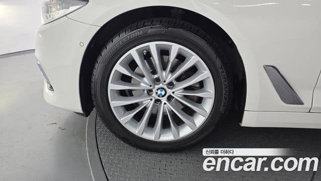 BMW 5 Series 2019 — ფოტო 5/20