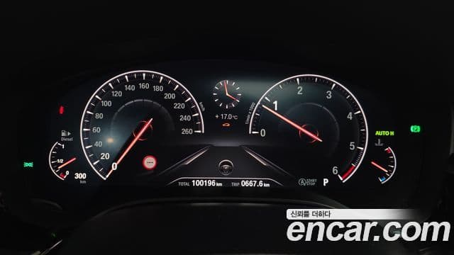 BMW 5 Series 2019 — ფოტო 8/20