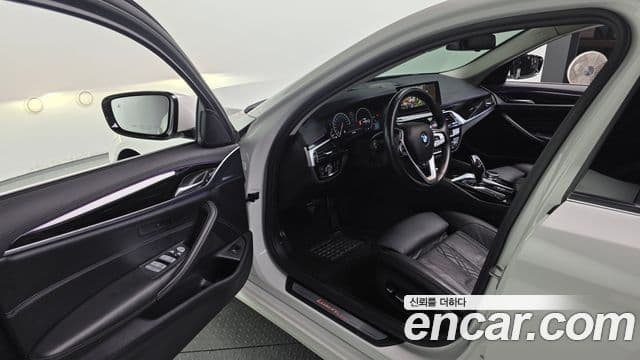 BMW 5 Series 2019 — ფოტო 10/20