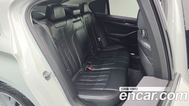 BMW 5 Series 2019 — ფოტო 11/20