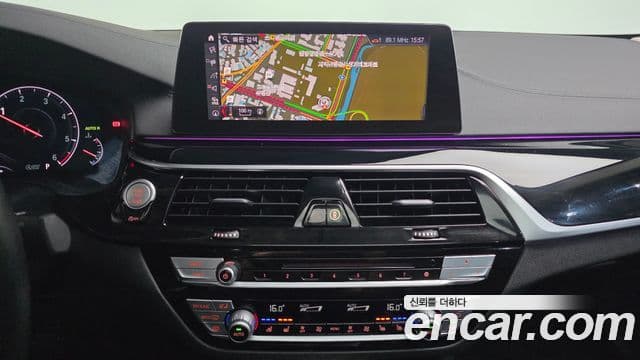 BMW 5 Series 2019 — ფოტო 13/20