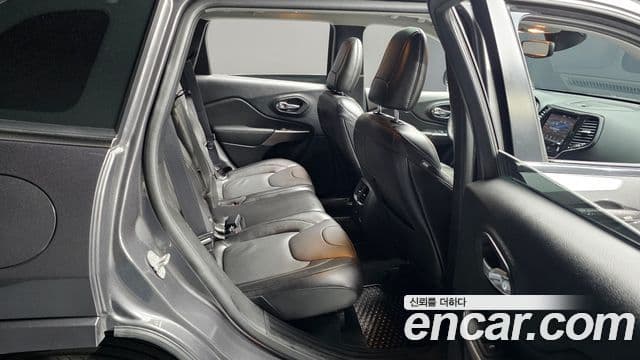 Jeep Cherokee 2021 — Şəkil 12/20