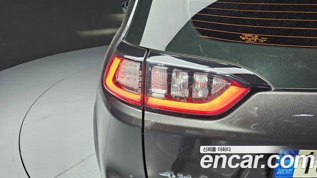 Jeep Cherokee 2021 — Photo 25/35