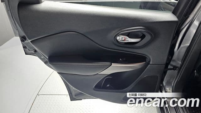 Jeep Cherokee 2021 — Photo 15/35